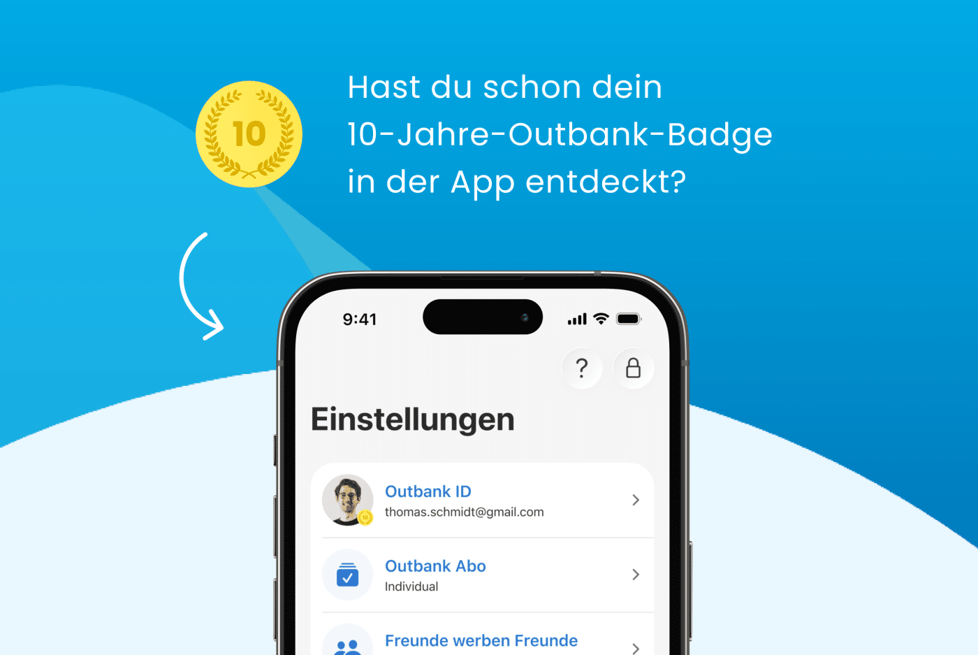 iPhone mit 10-Jahres-Badge im Outbank-Profil